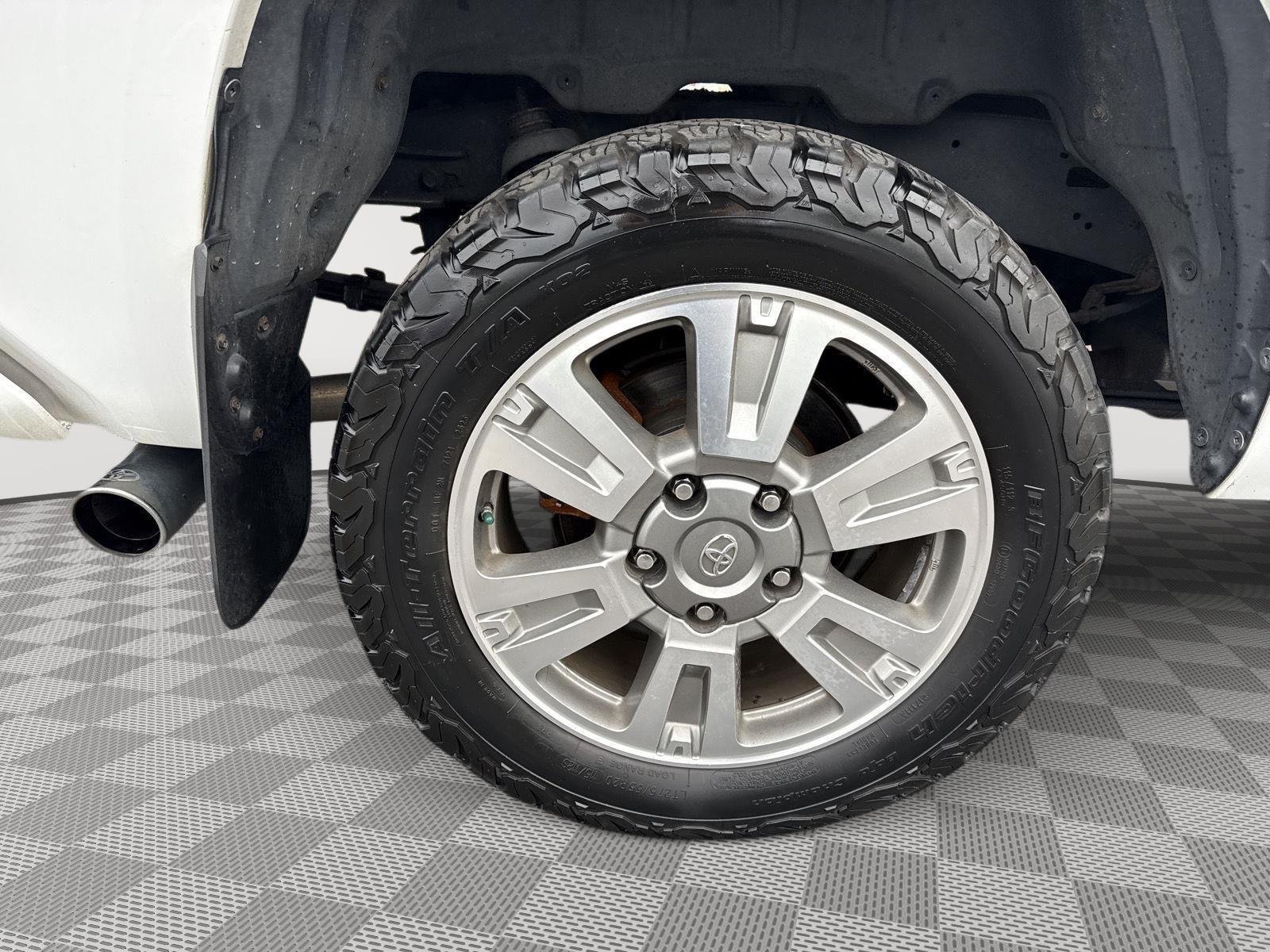 Used 2015 Super White Toyota Platinum image 16