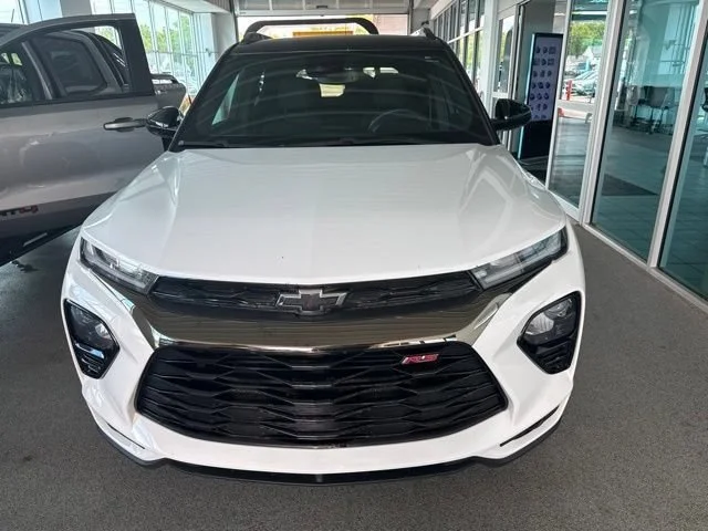Used 2021 SUMMIT WHITE Chevrolet RS image 2