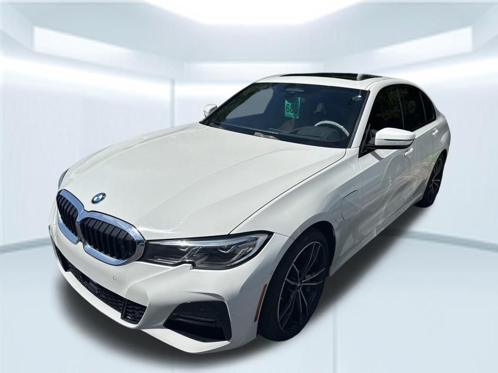 2021 BMW 3 Series 330e Sedan's photo