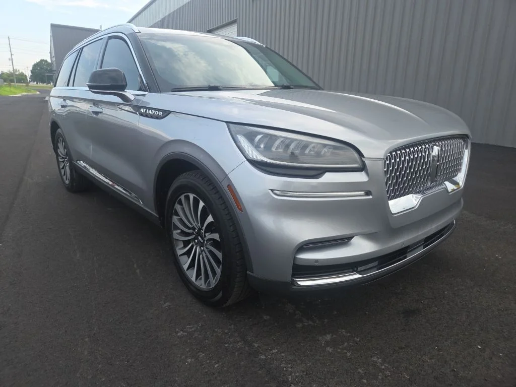 Used 2024 Silver Lincoln Premiere image 1