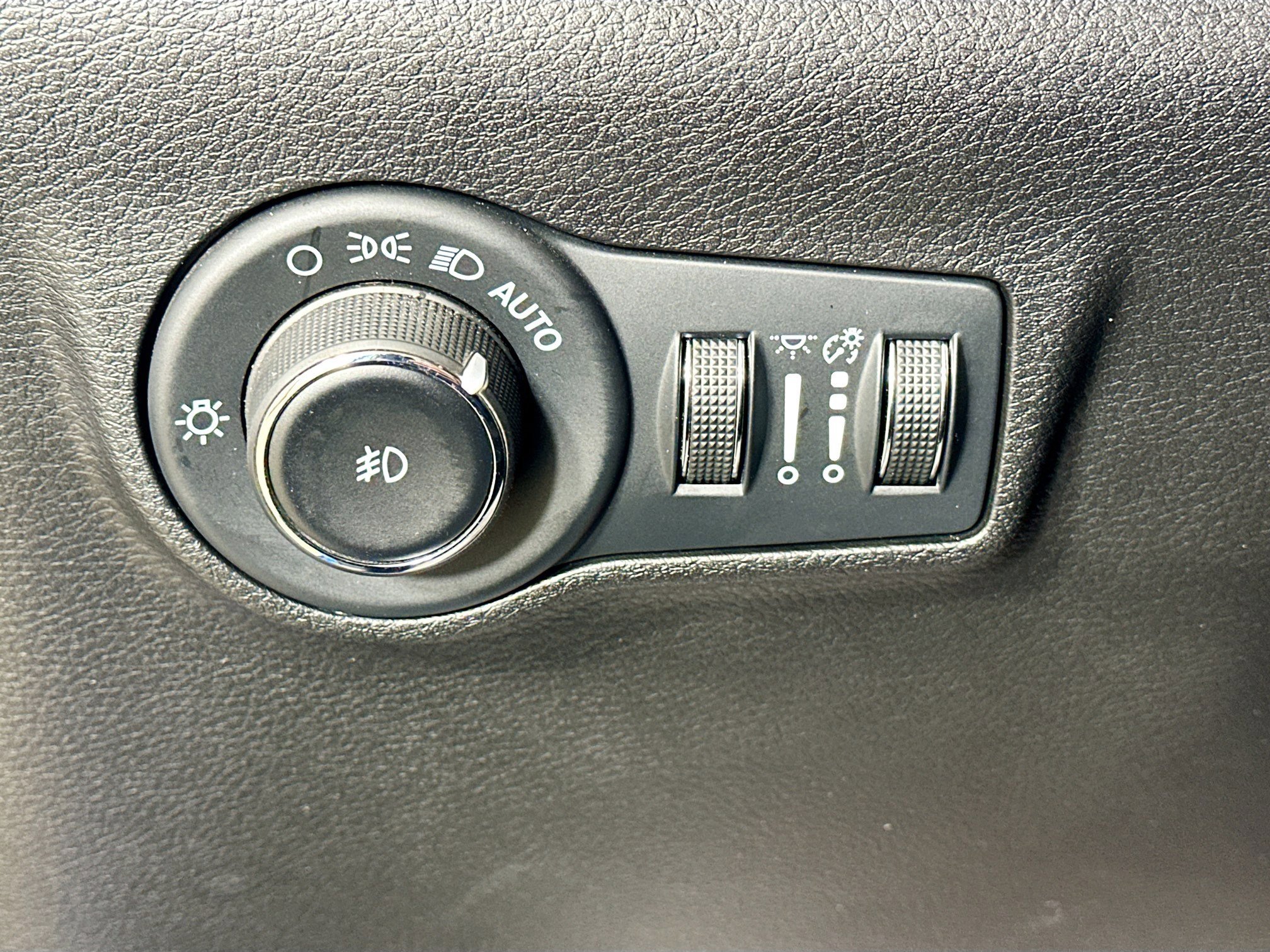 Used 2024 Hydro Blue Pearlcoat Jeep Trailhawk image 10