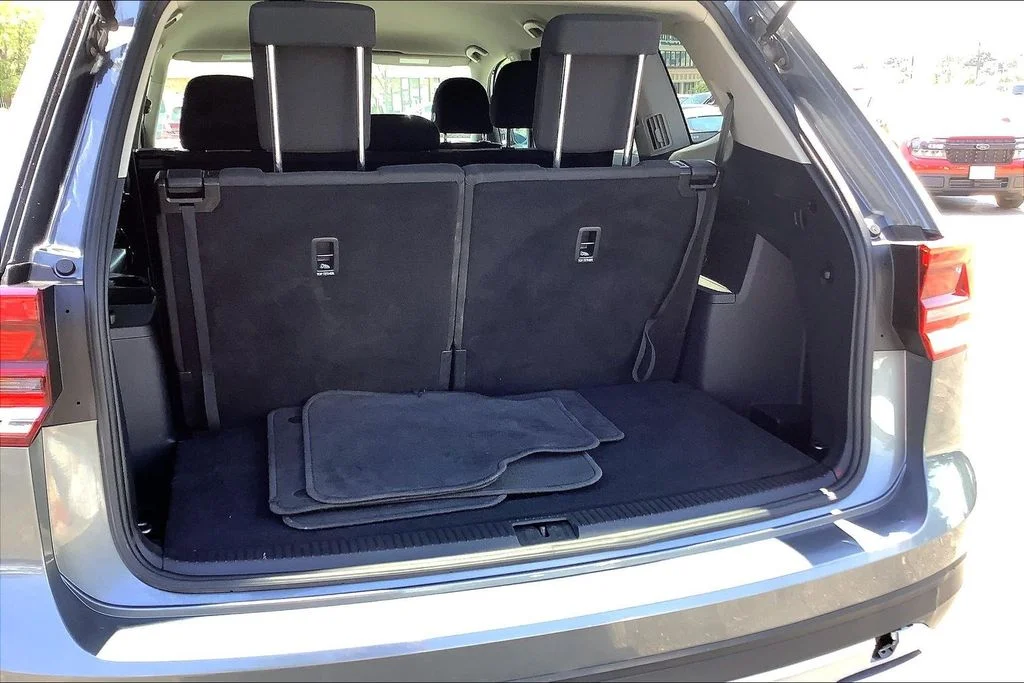 Used 2018 Gray Volkswagen S image 31
