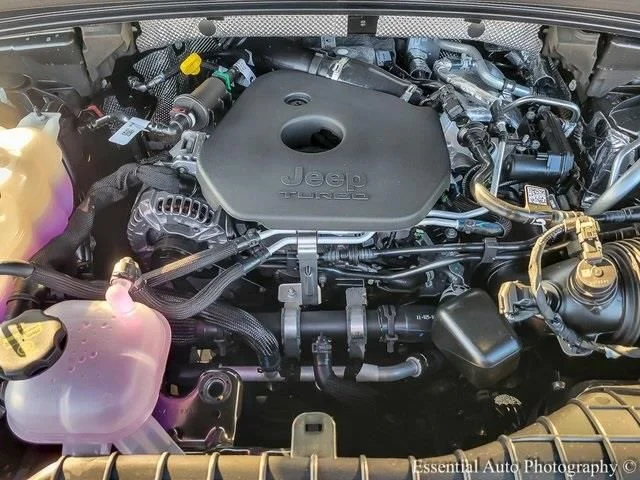 New 2026 Diamond Black Crystal Pearl-Coat Exterior Paint Jeep Limited Reserve image 7