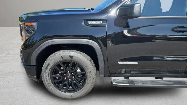 Used 2025 Onyx Black GMC Elevation image 31