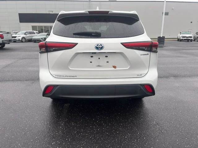 Used 2022 Beige Toyota Bronze Edition image 6