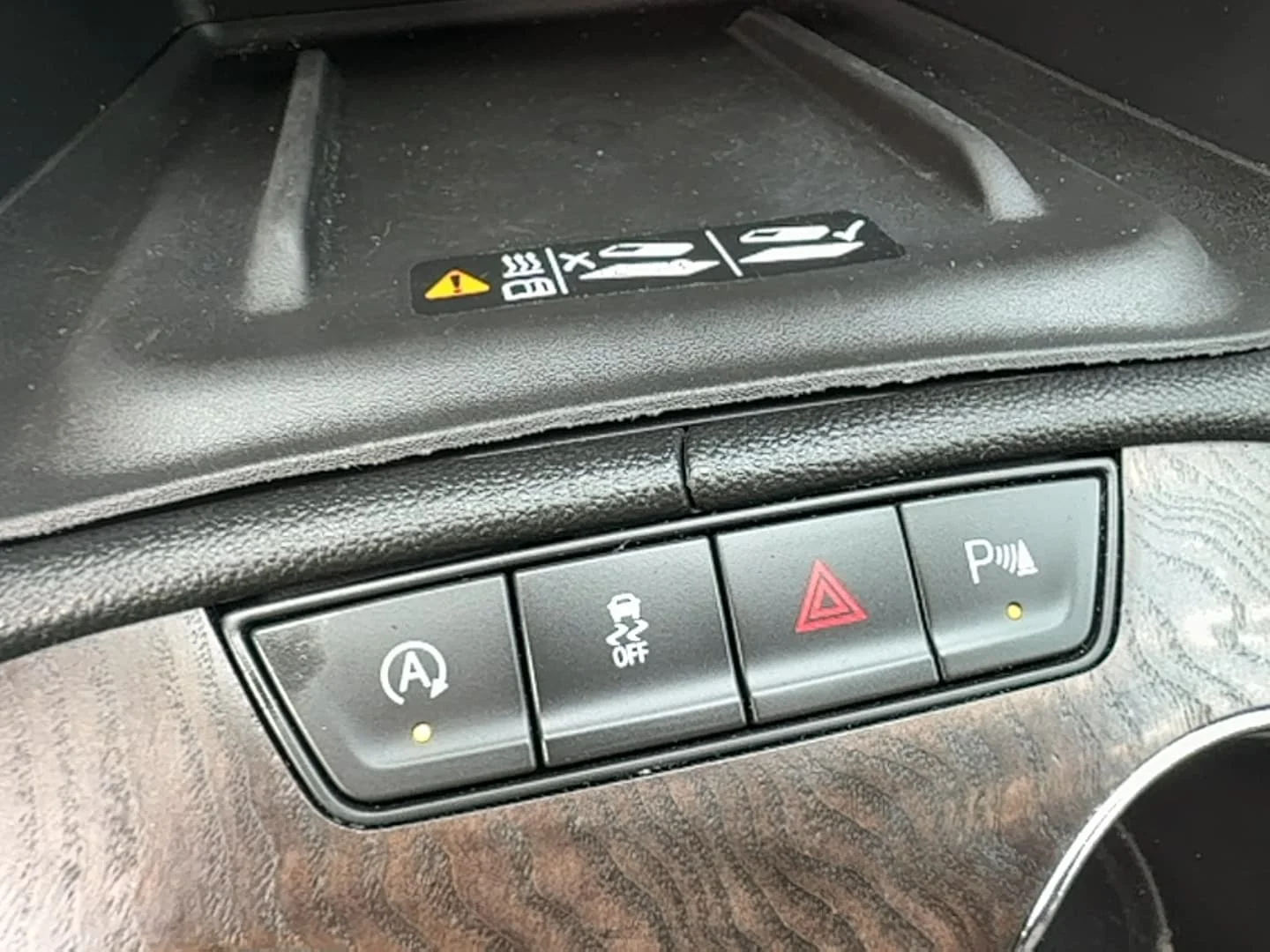Used 2020 White GMC Denali image 24