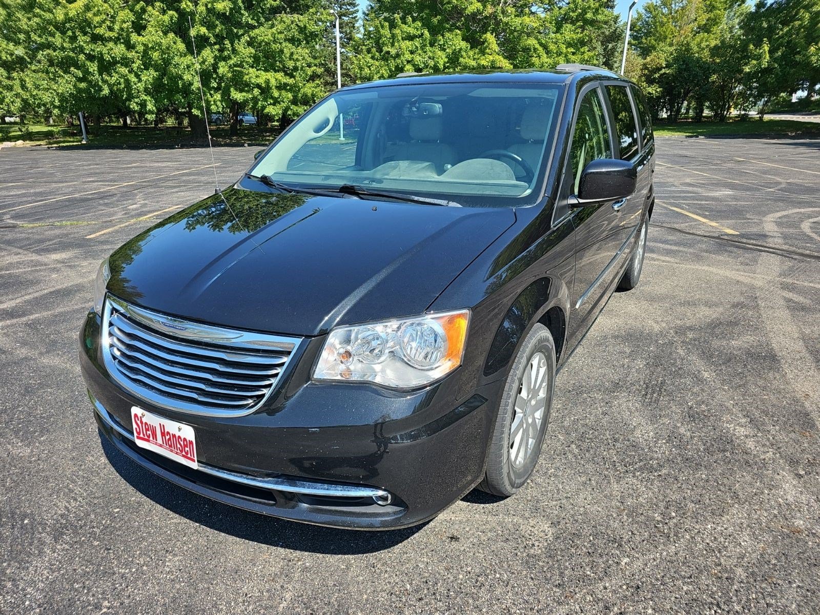 Used 2015 Chrysler Town & Country Touring with VIN 2C4RC1BG7FR662817 for sale in Urbandale, IA