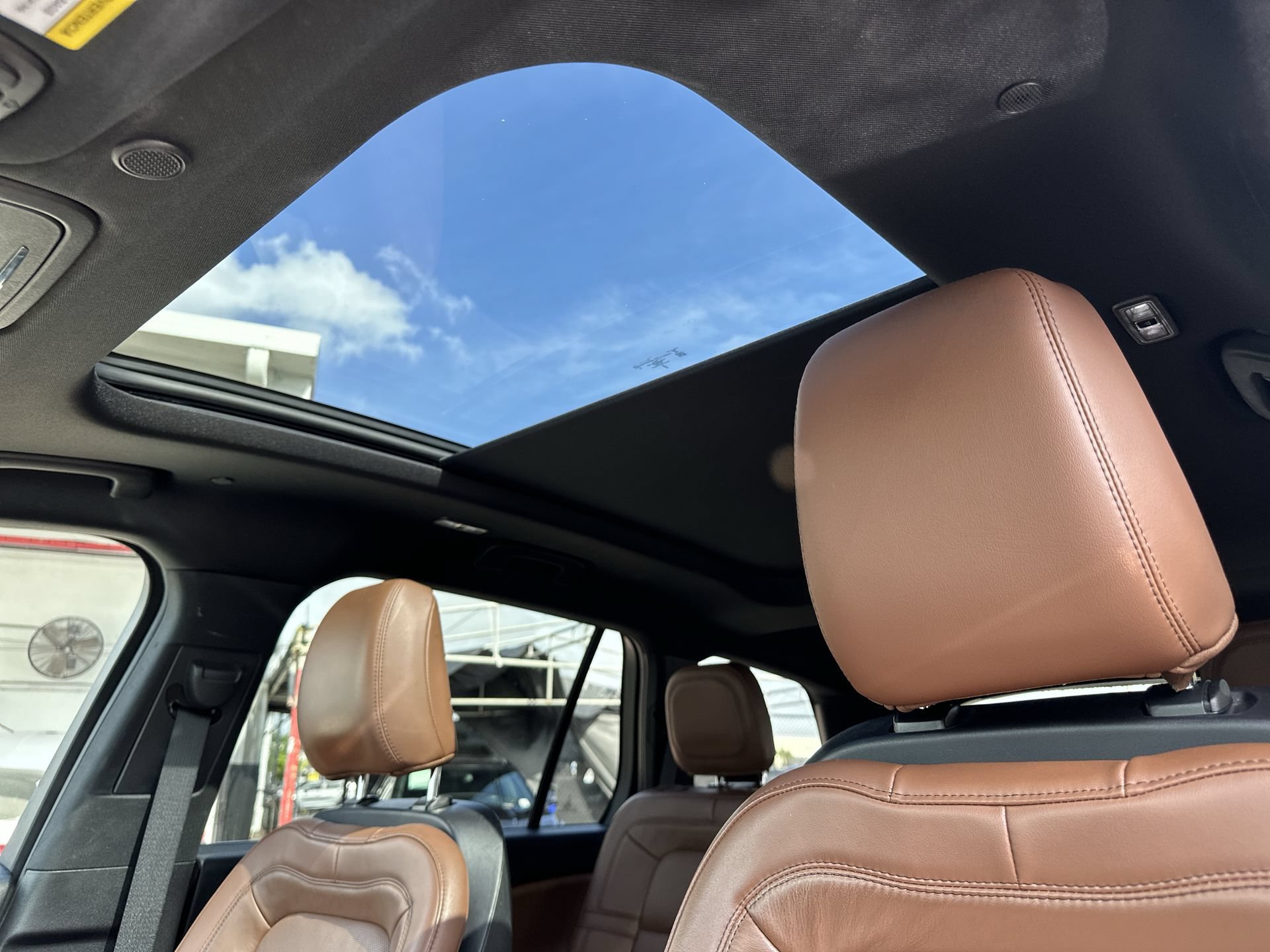 Used 2022 Gray Metallic Lincoln Grand Touring image 16