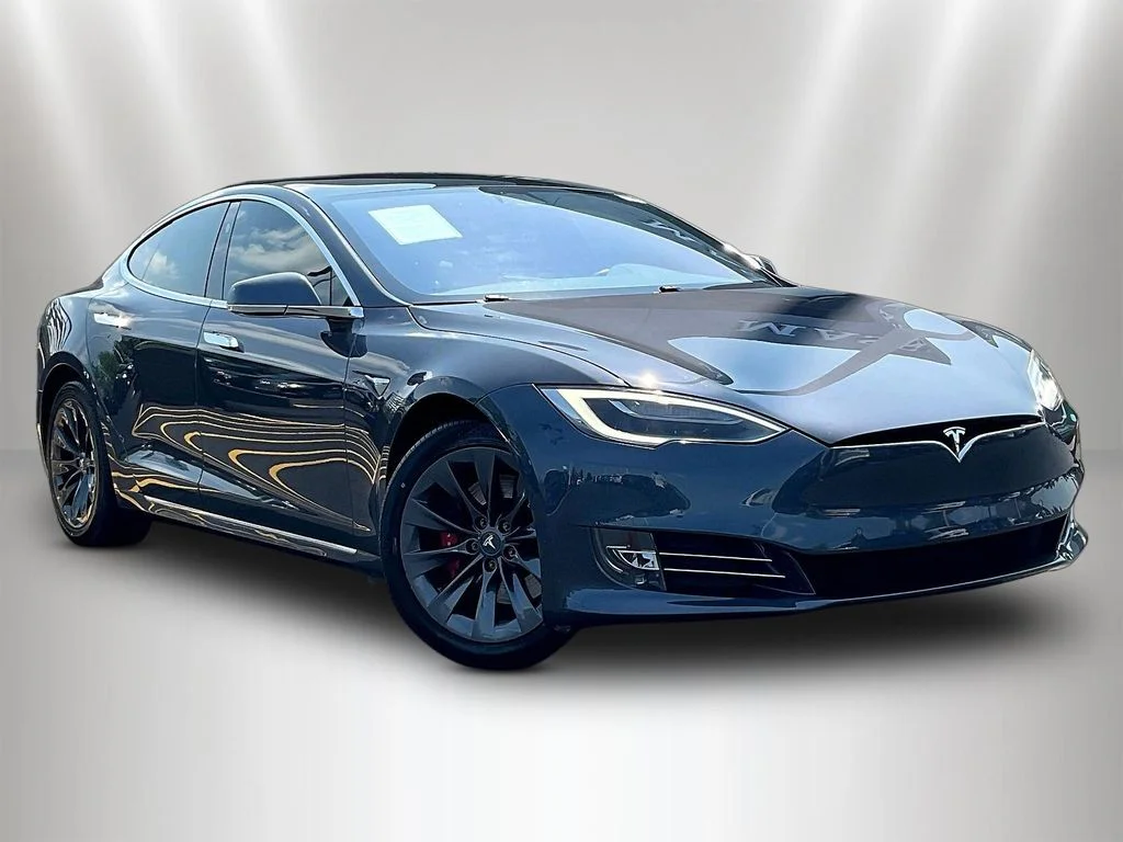 Used 2020  Tesla Performance image 3