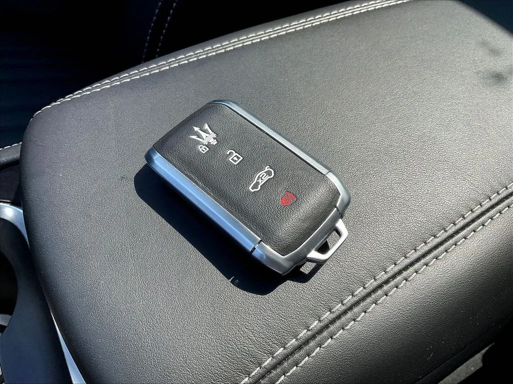 Used 2023 Bianco Maserati Modena image 34