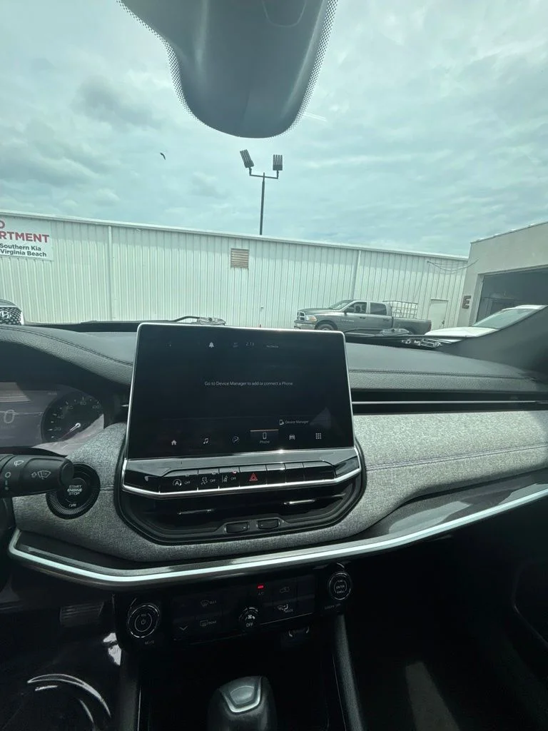Used 2024 White Jeep Latitude image 15