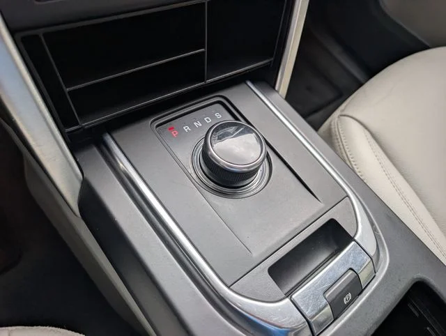 Used 2019 Fuji White Land Rover SE image 18