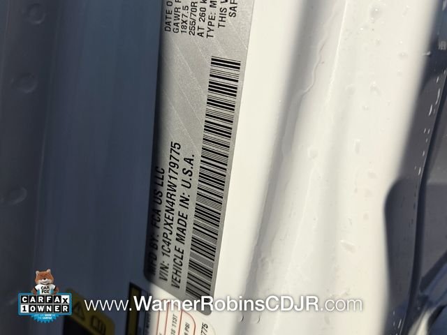 Used 2024 White Jeep Sahara image 19