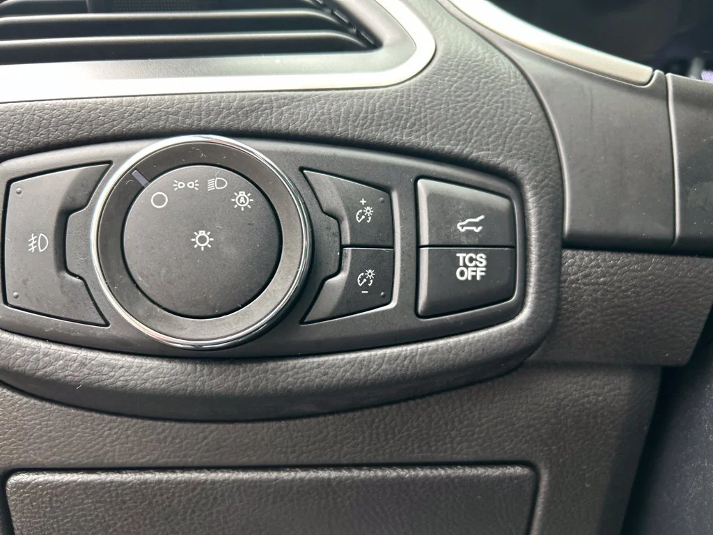 Used 2021 Gray Ford SEL image 19
