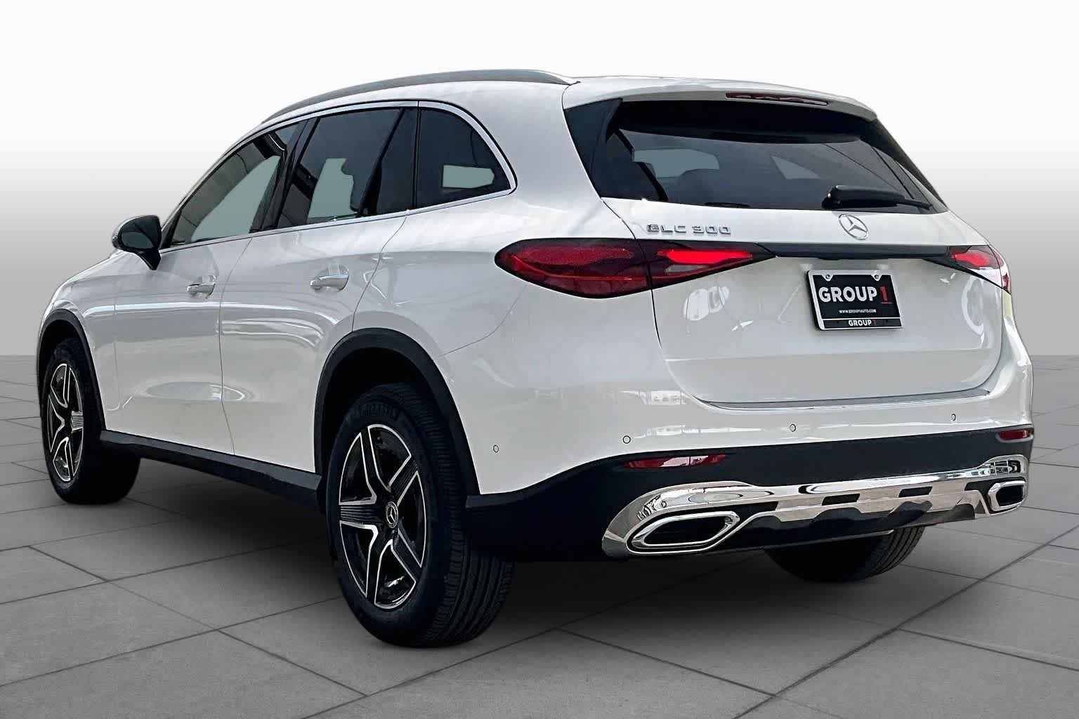 New 2027 Polar White Mercedes-Benz GLC 300 image 4