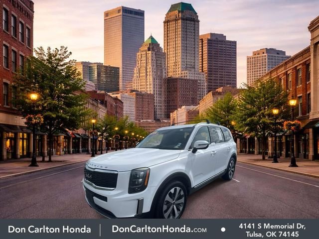 Used 2022 White Pearl Kia EX image 3