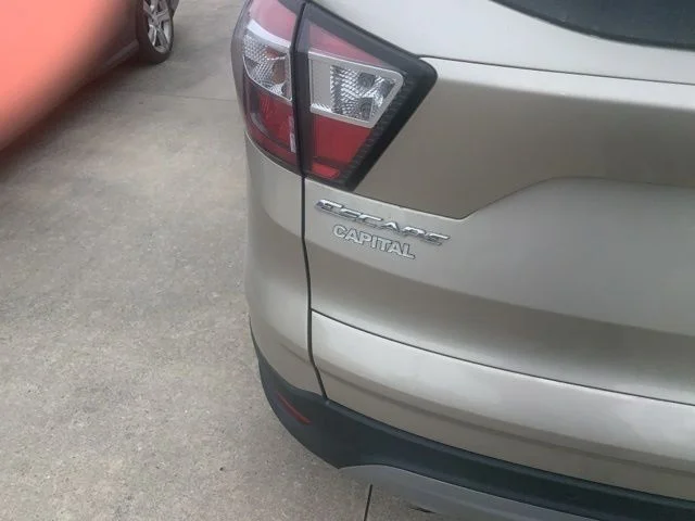 Used 2018 Gold Ford SEL image 9