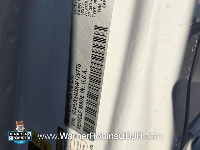 Used 2024 White Jeep Sahara image 19