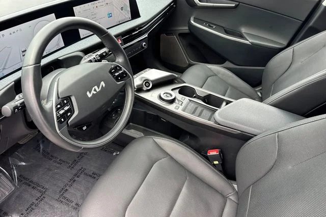 Used 2024 White Kia Wind image 10