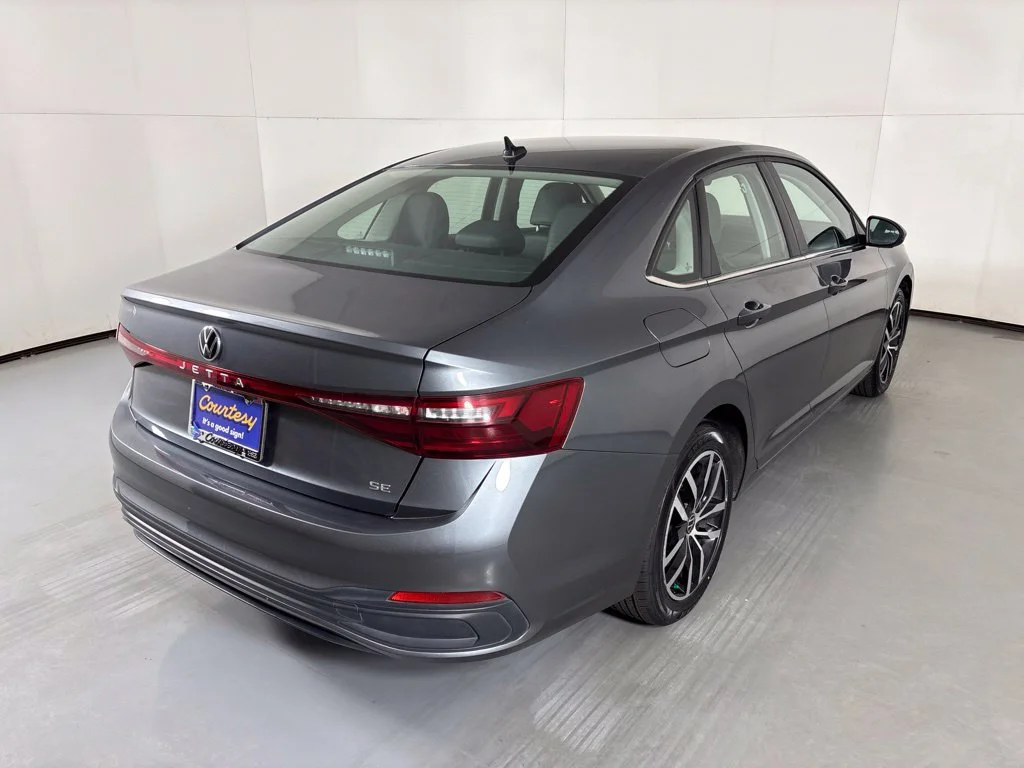 Used 2025 Gray Volkswagen 1.5T SE image 8