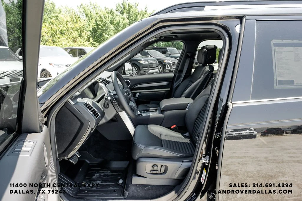 New 2026 Santorini Black Metallic Land Rover Dynamic SE image 34