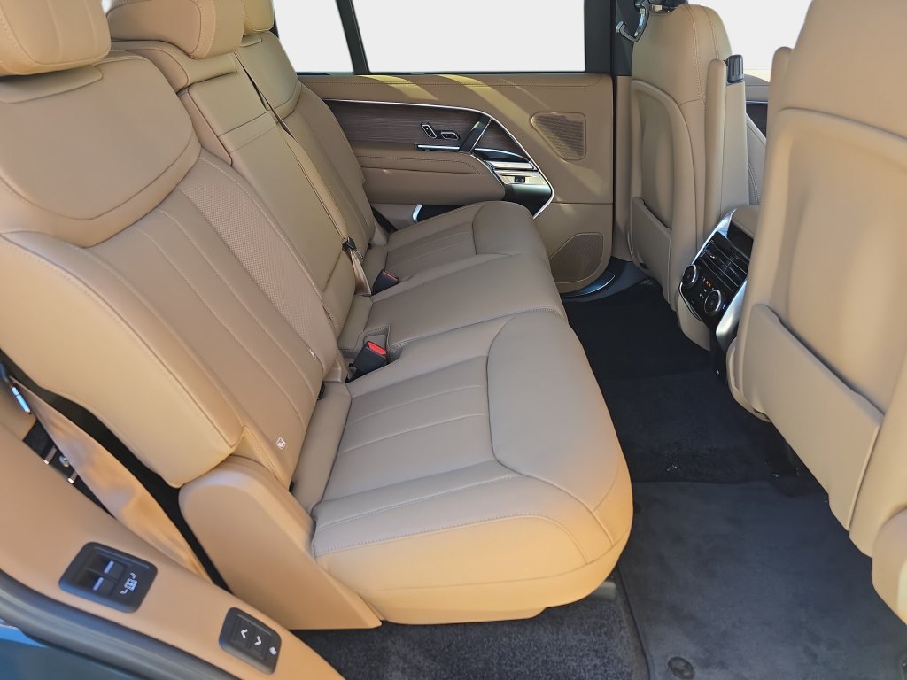New 2027 Belgravia Green Land Rover SE LWB image 11