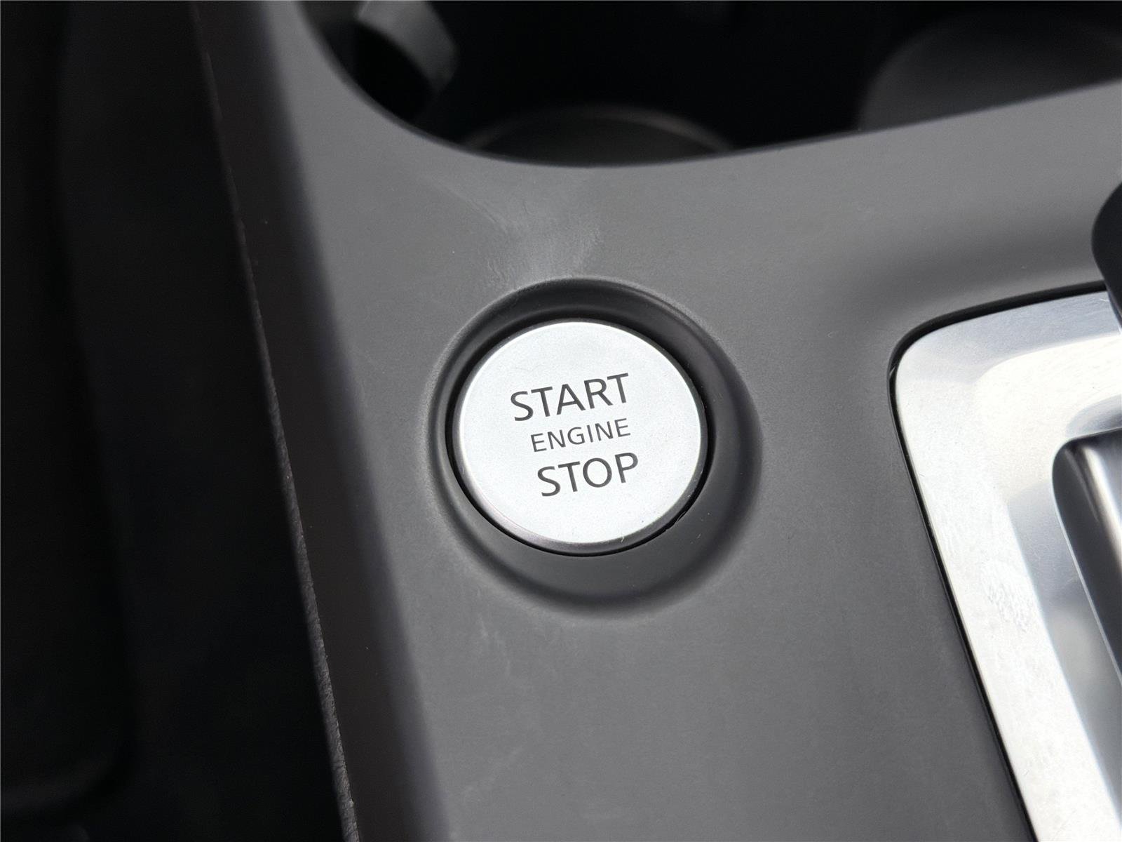 Used 2024 Slate Gray INFINITI LUXE image 11