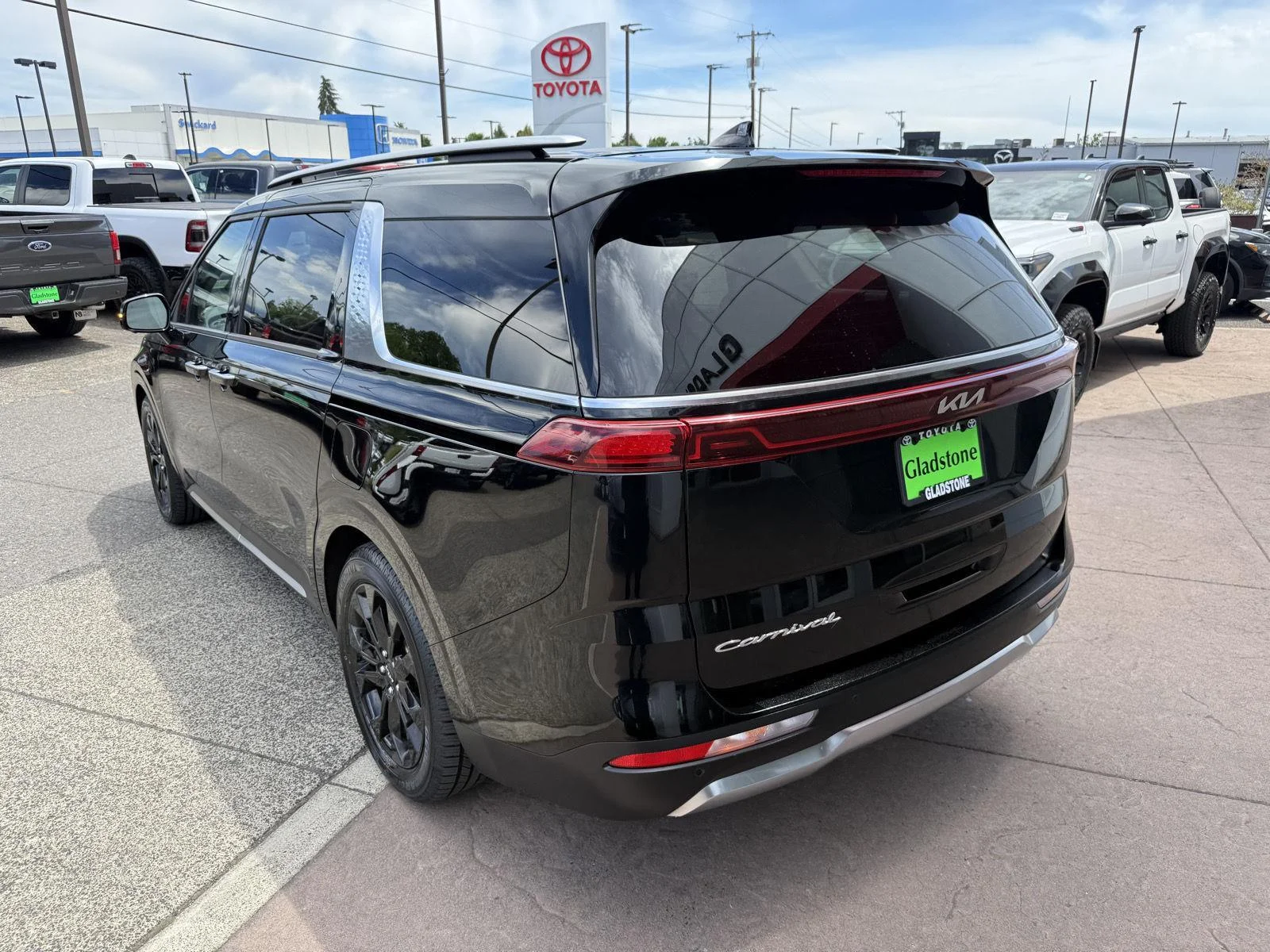 Used 2022 Aurora Black Kia SX Prestige image 4