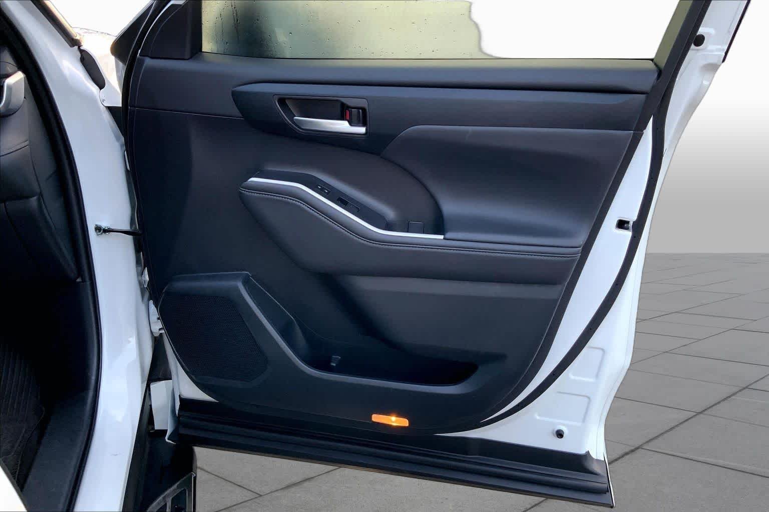 Used 2024 Wind Chill Pearl Toyota LE image 22