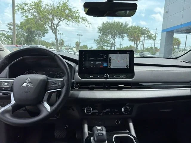 2025 Mitsubishi Outlander SE - Photo 9