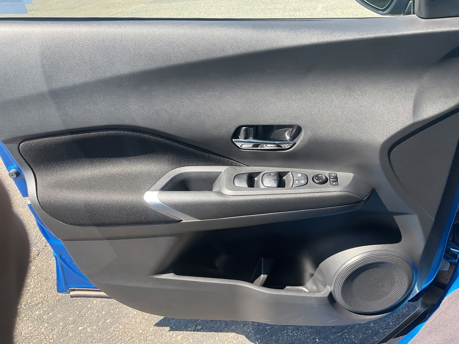 Used 2021 Electric Blue Metallic Nissan SV image 17