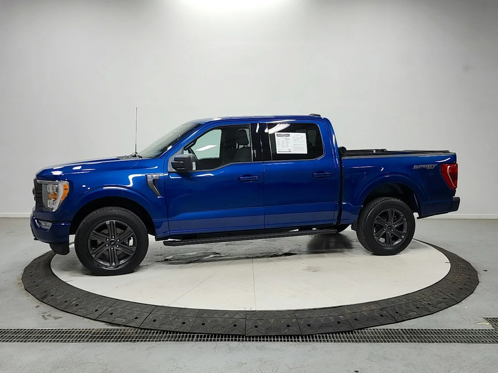 Used 2023 Blue Ford XLT image 4
