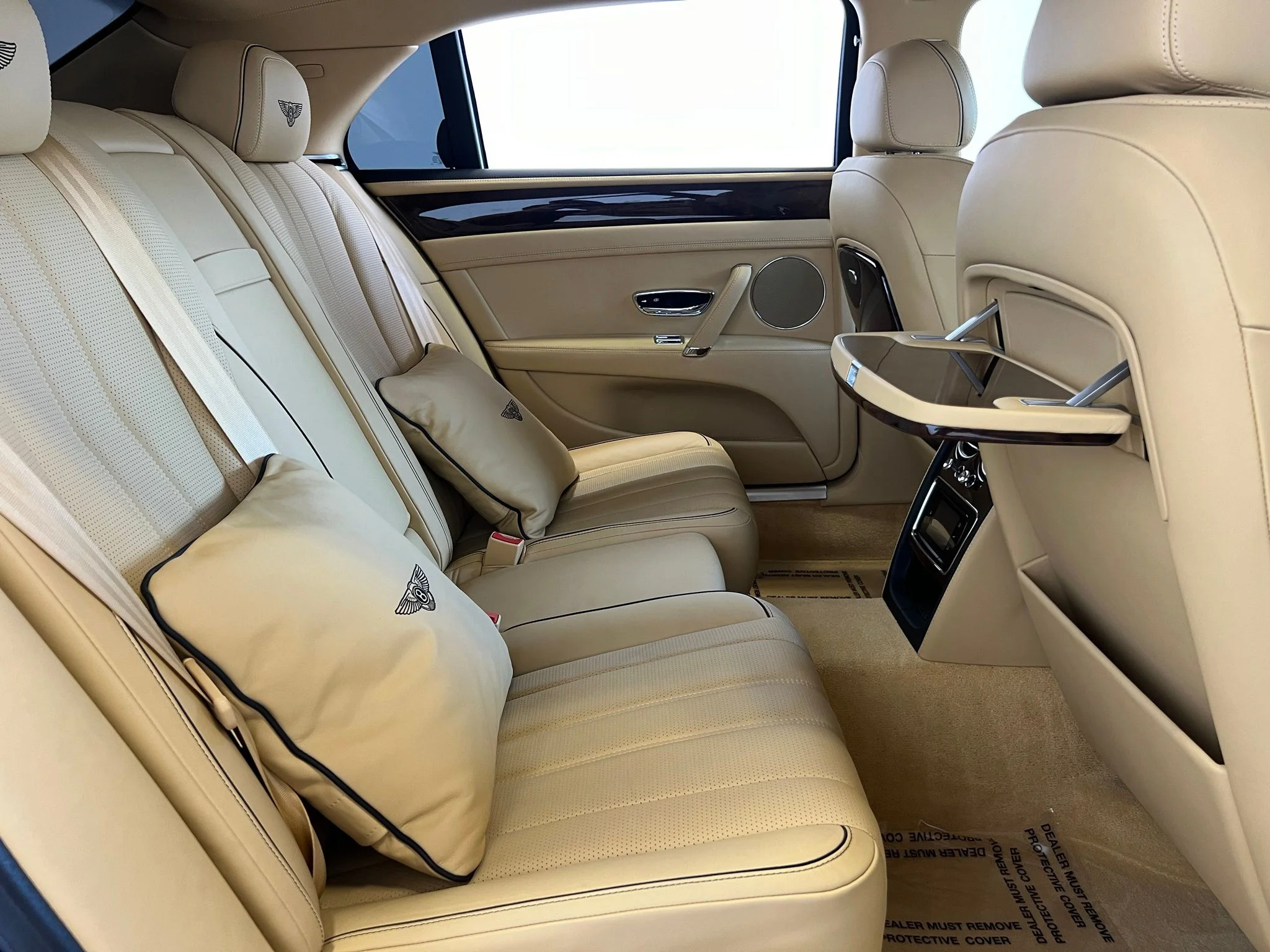 Used 2014 Black Bentley Base image 23