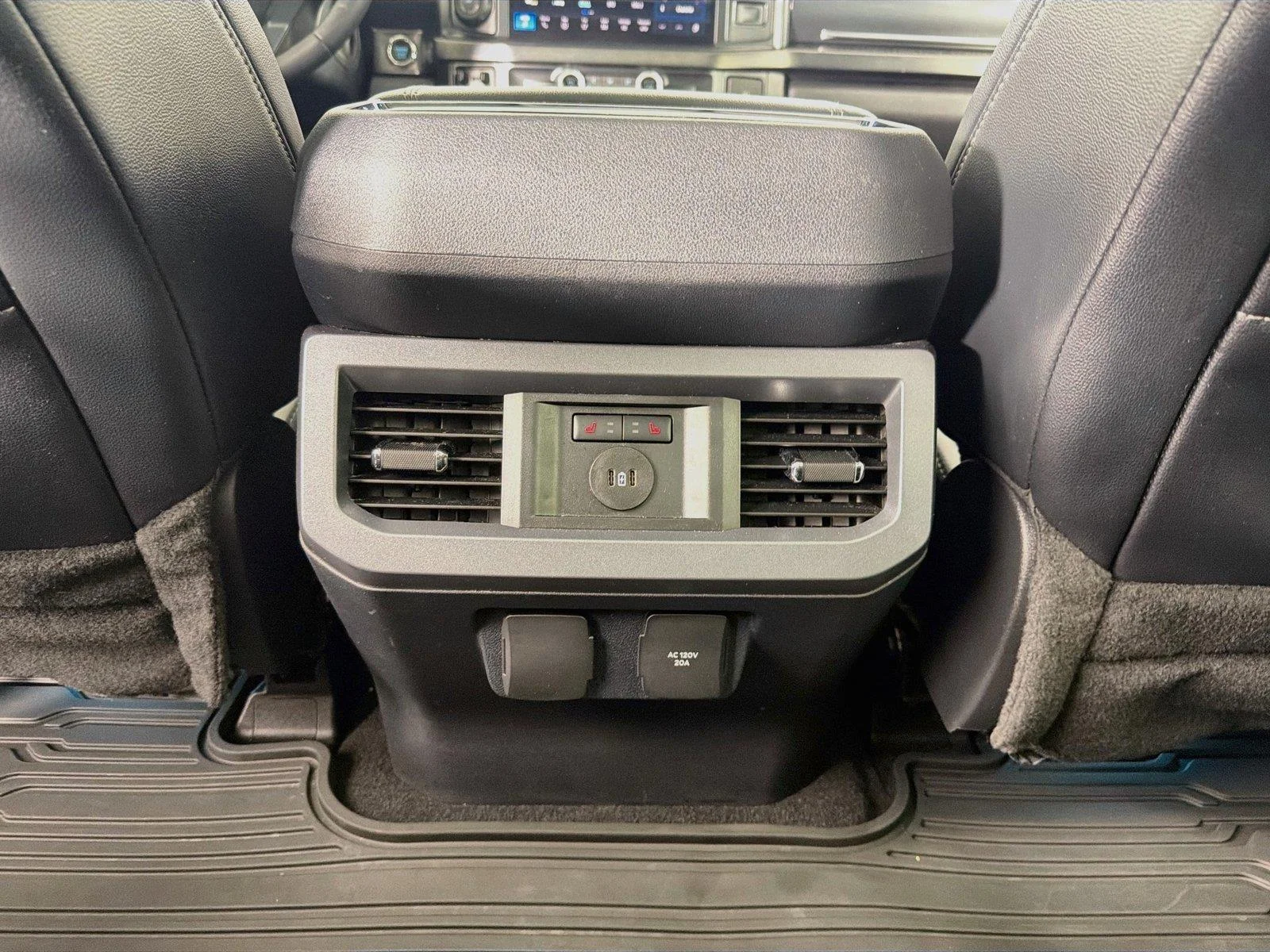 Used 2024 Glacier Gray Metallic Tri-Coat Ford LARIAT image 23