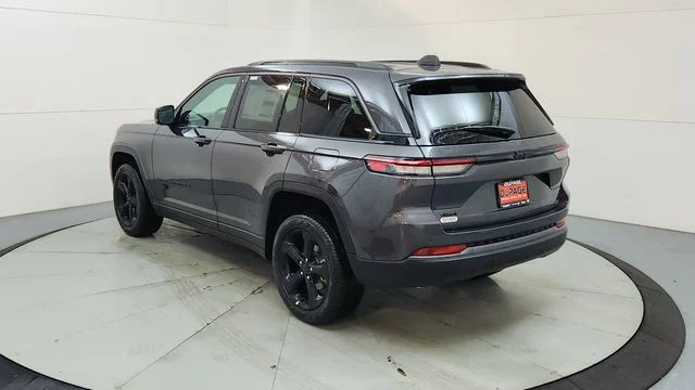 New 2026 Baltic Gray Metallic Clear-Coat Exterior Paint Jeep Limited image 7