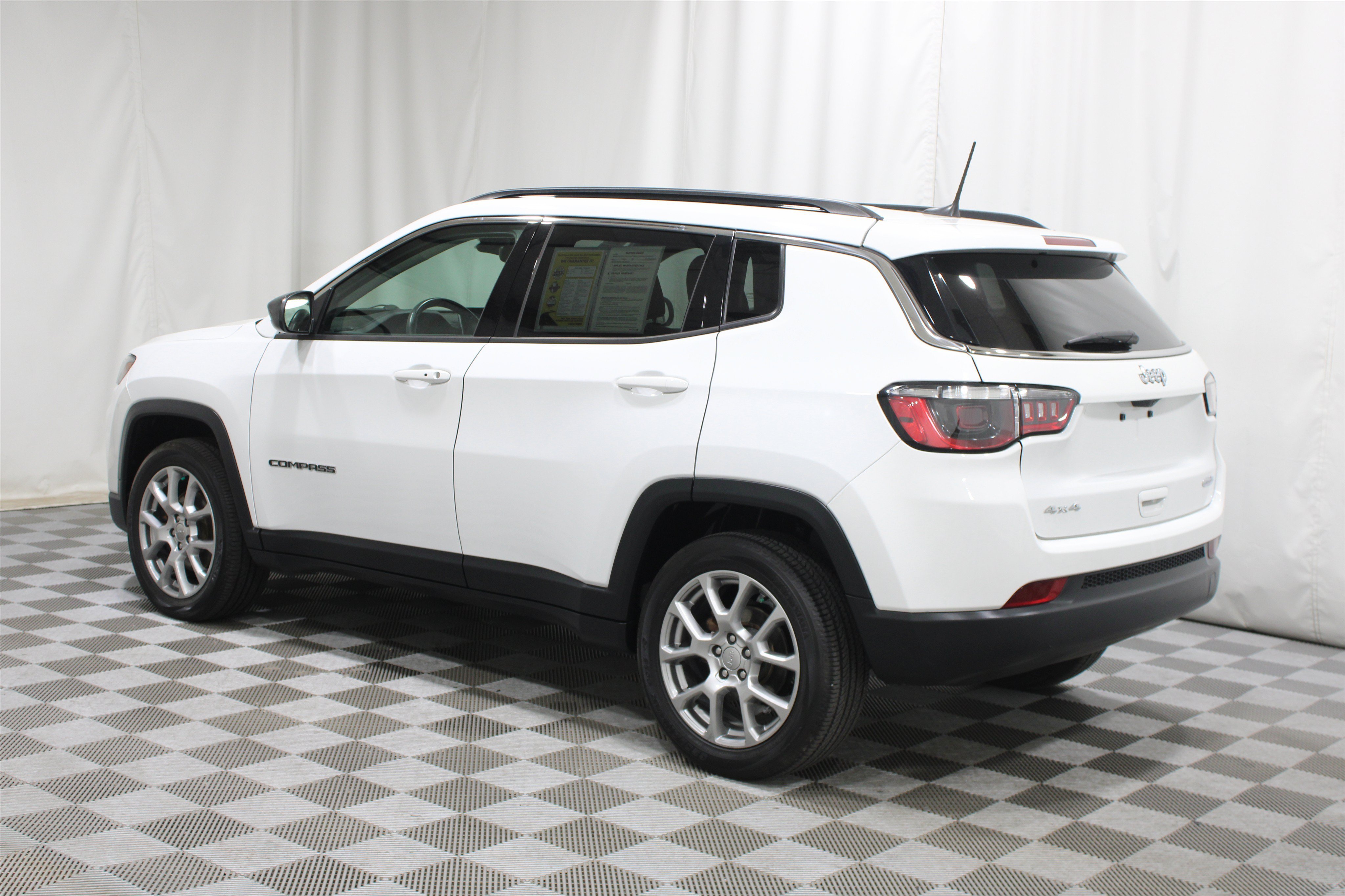Used 2022 Bright White Clearcoat Jeep Latitude Lux 4x4 image 33