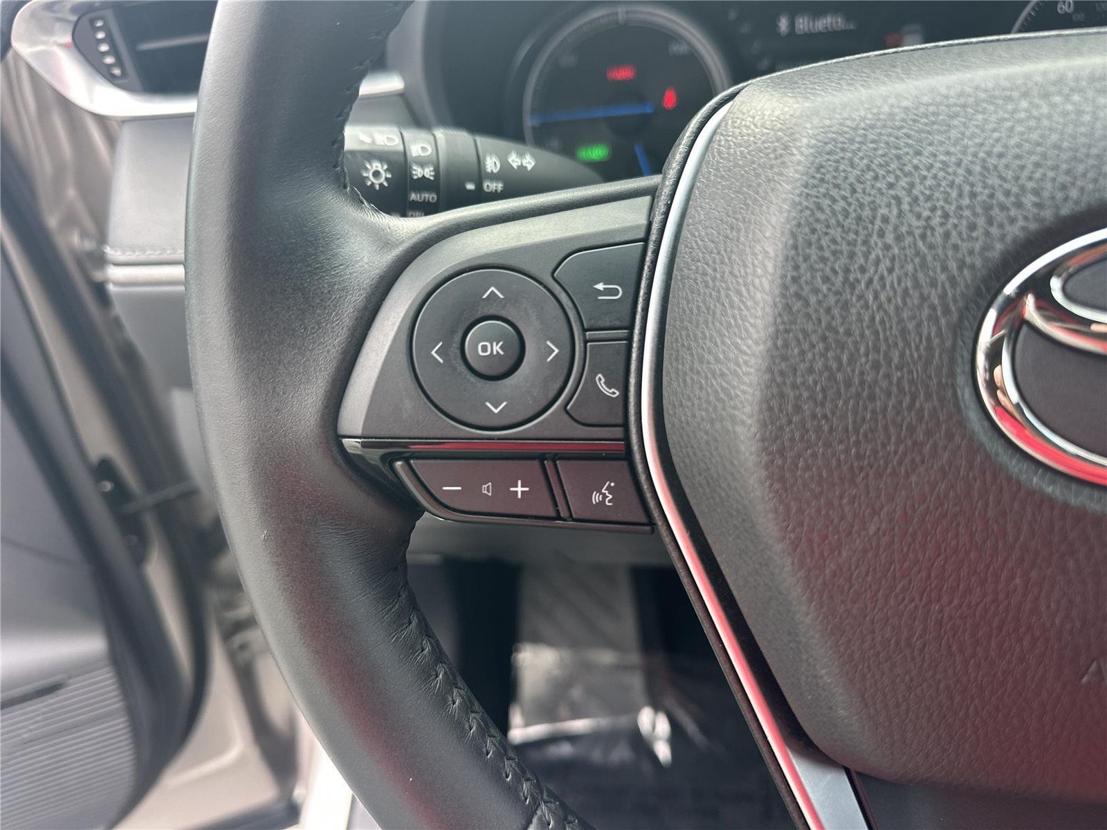 Used 2023 Titanium Glow Toyota XLE image 10