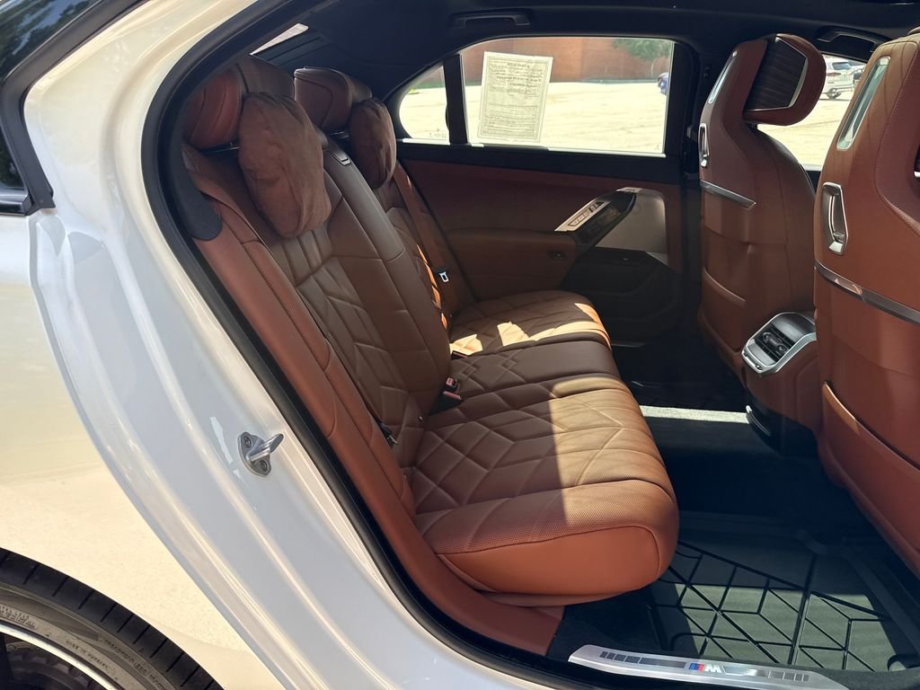 Used 2026 White BMW 760i xDrive image 31