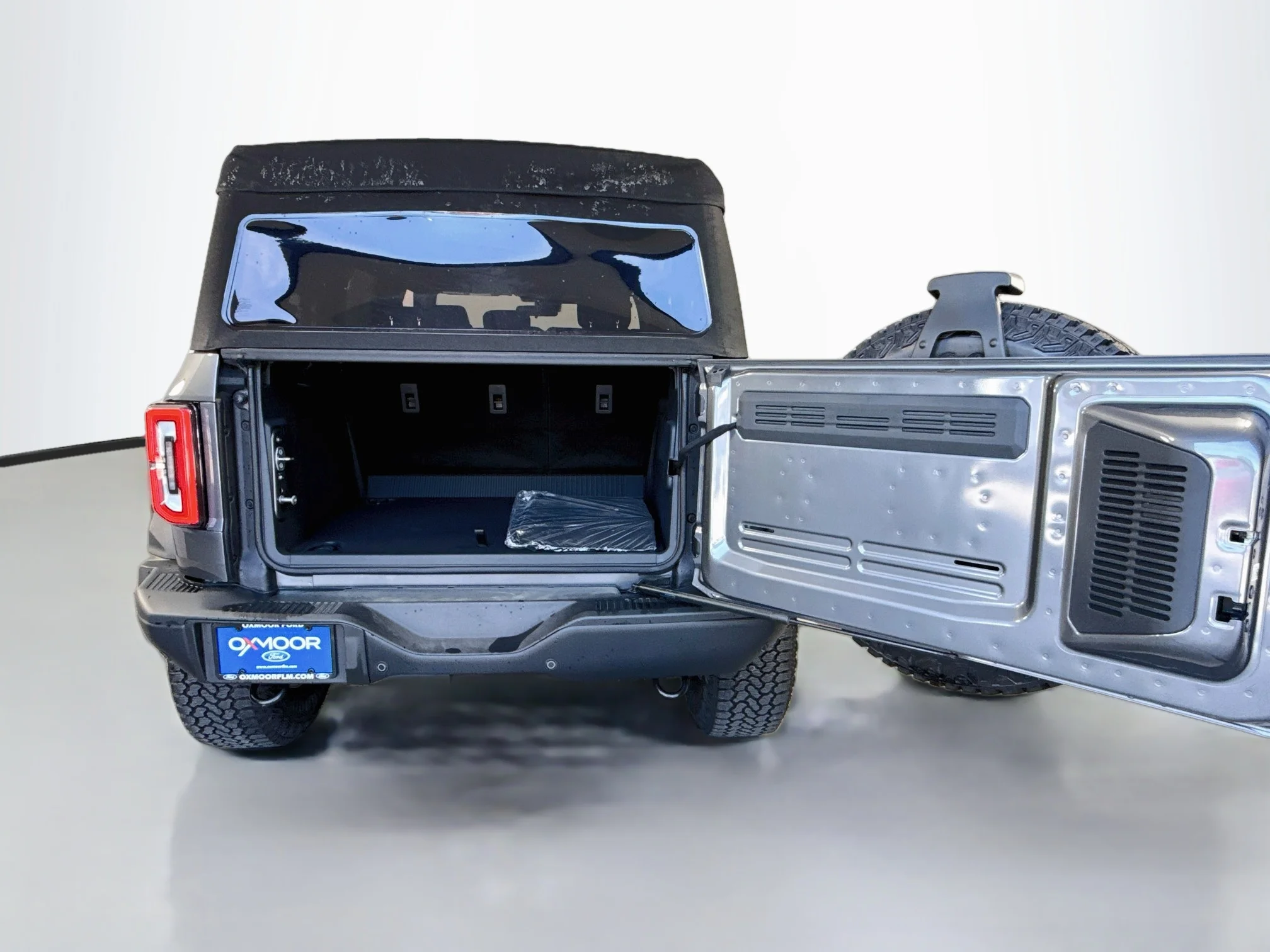 New 2025 Carbonized Gray Metallic Ford Badlands® image 26