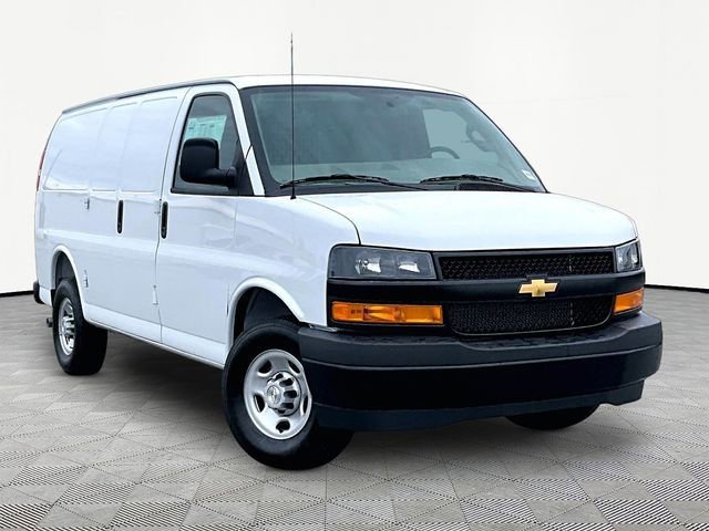 2026 Chevrolet Express 2500 Work Van HD's photo