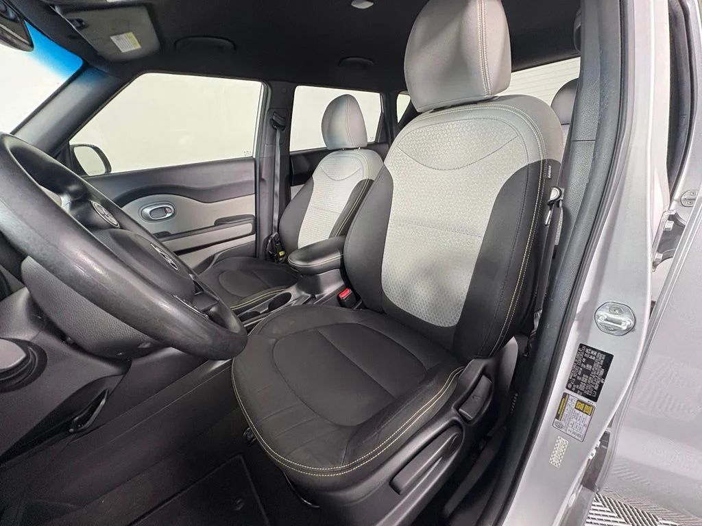 Used 2015 Silver Kia Plus image 17