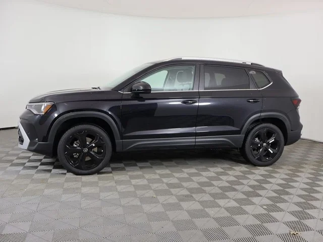 New 2025 Deep Black Pearl Volkswagen 1.5T SEL image 2
