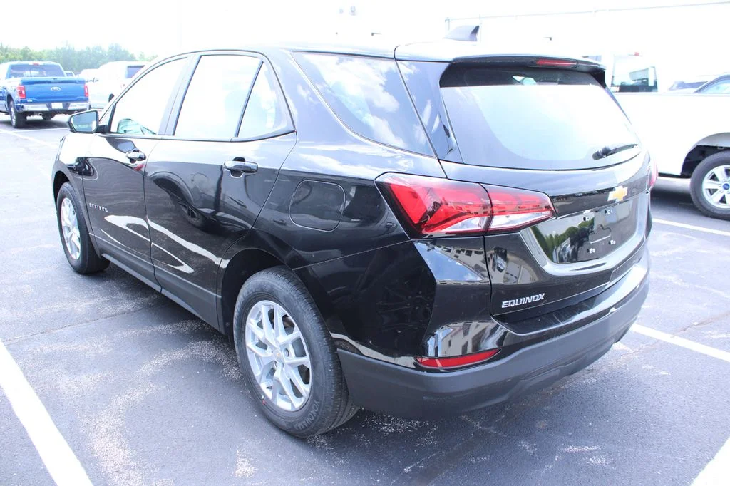 Used 2022 Mosaic Black Metallic Chevrolet LS image 9