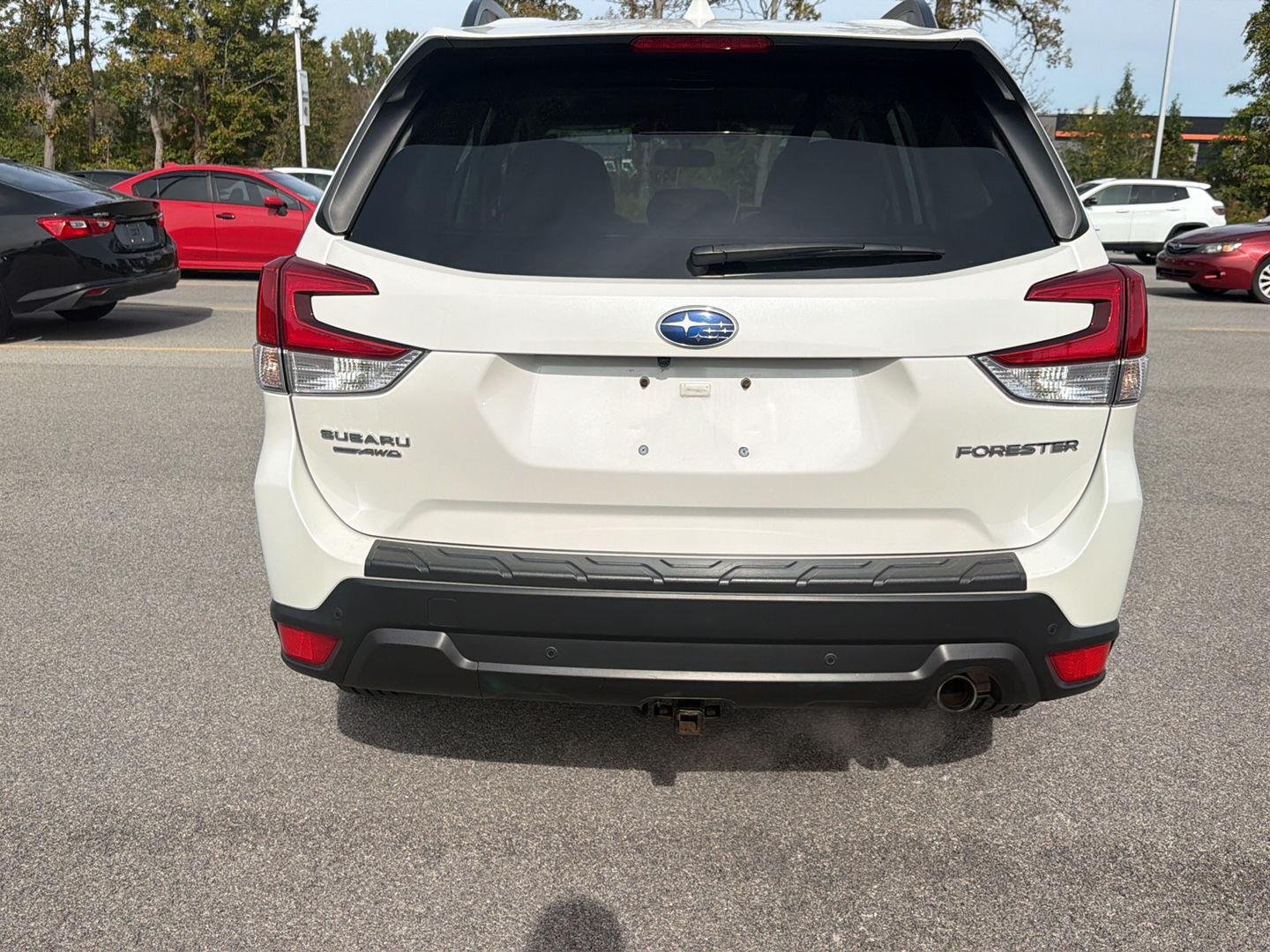Used 2021 Crystal White Pearl Subaru Limited image 4