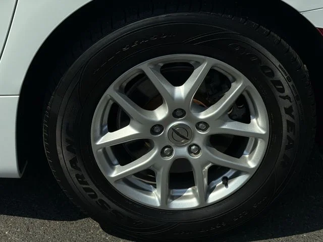 Used 2021 White Chrysler L image 16