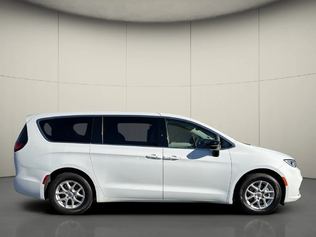 Used 2024 White Chrysler Touring L image 6