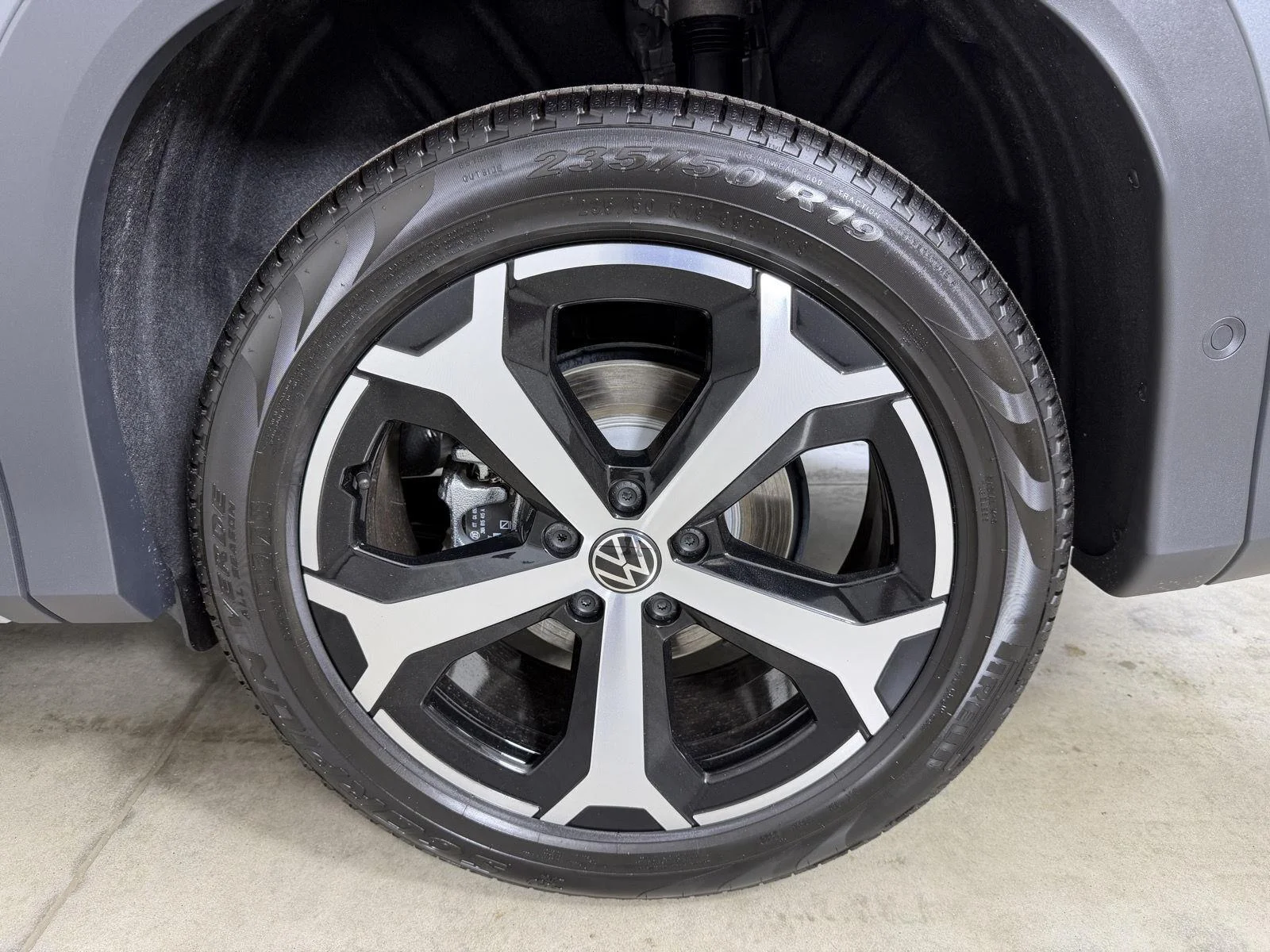 New 2026 Platinum Gray Metallic Volkswagen SE image 21