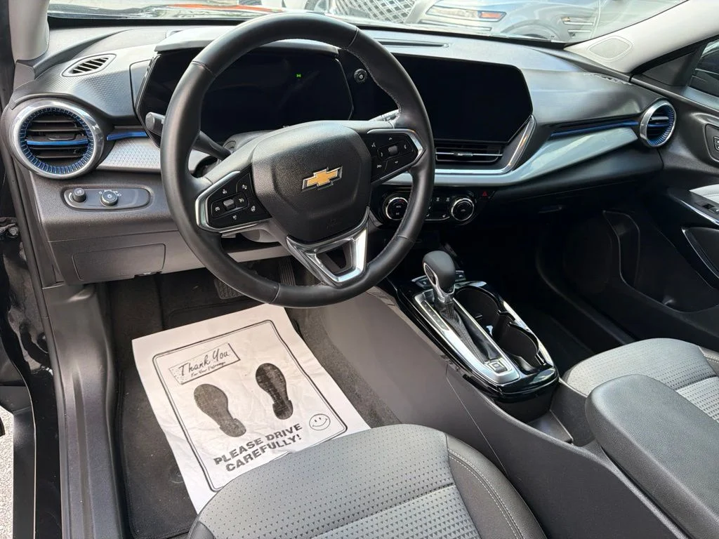 Used 2025 Mosaic Black Metallic Chevrolet LT image 6