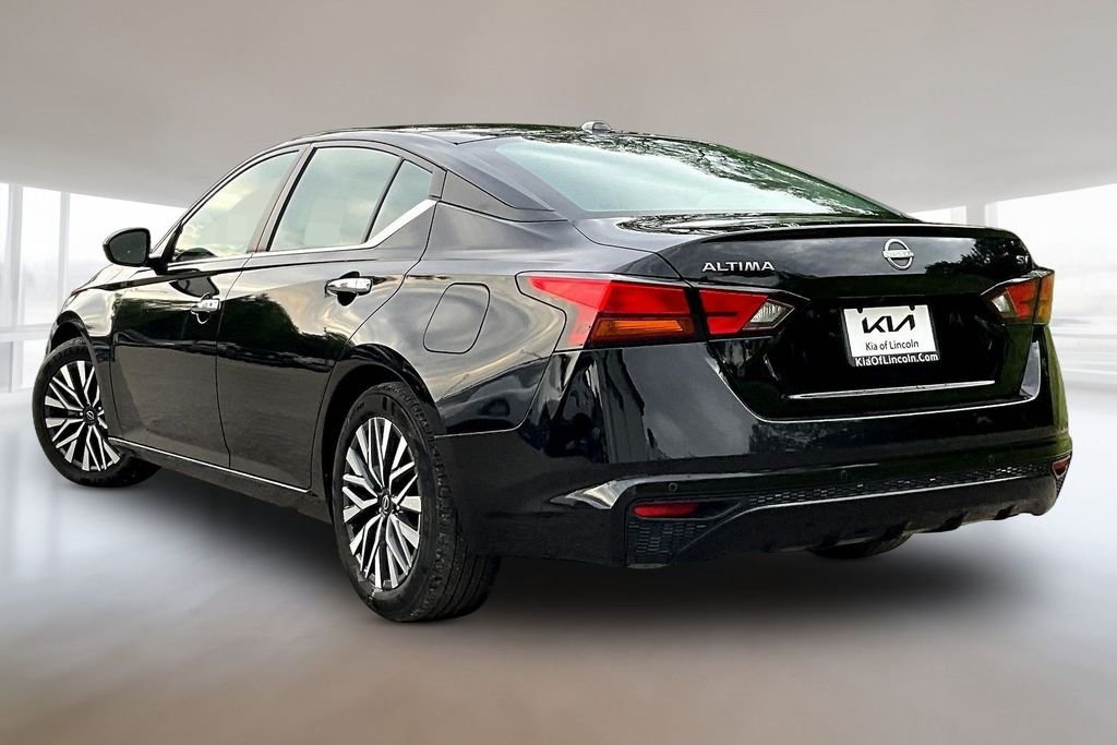 Used 2024 Super Black Clearcoat Nissan 2.5 SV image 4