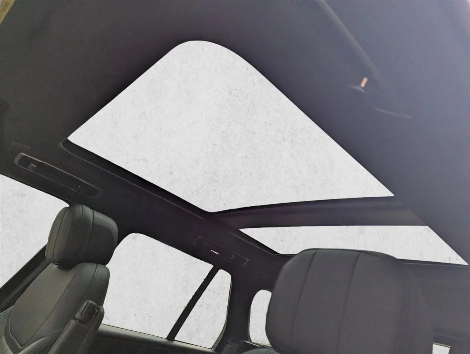 Used 2023 Black Land Rover SE image 14
